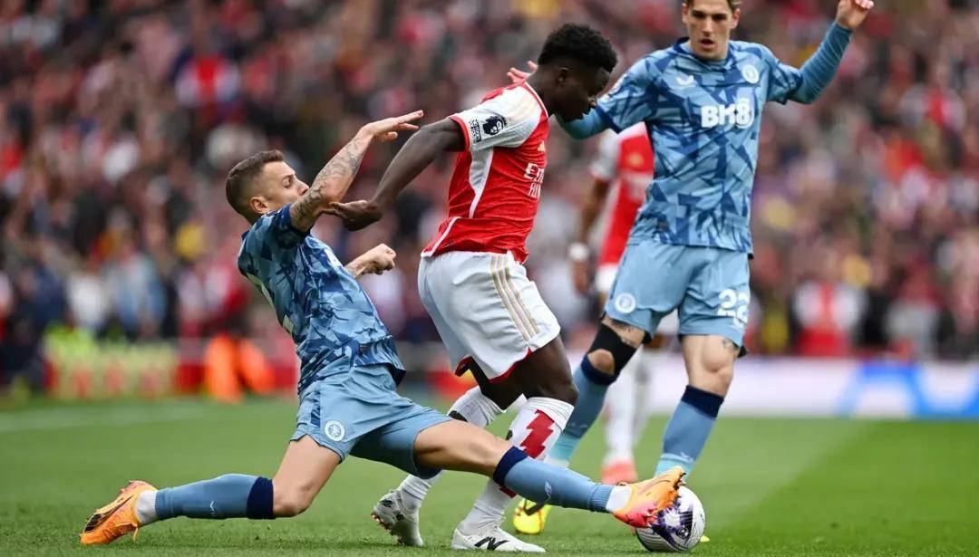 半岛体育官网-迈阿密热火迎英超关键赛，赛前更衣室发声，引发热议，控场能力受关注