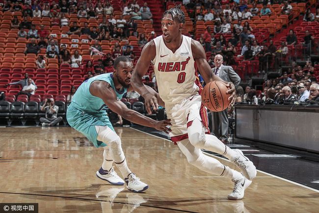 迈阿密热火迎英超关键赛，赛前更衣室发声，引发热议，控场能力受关注