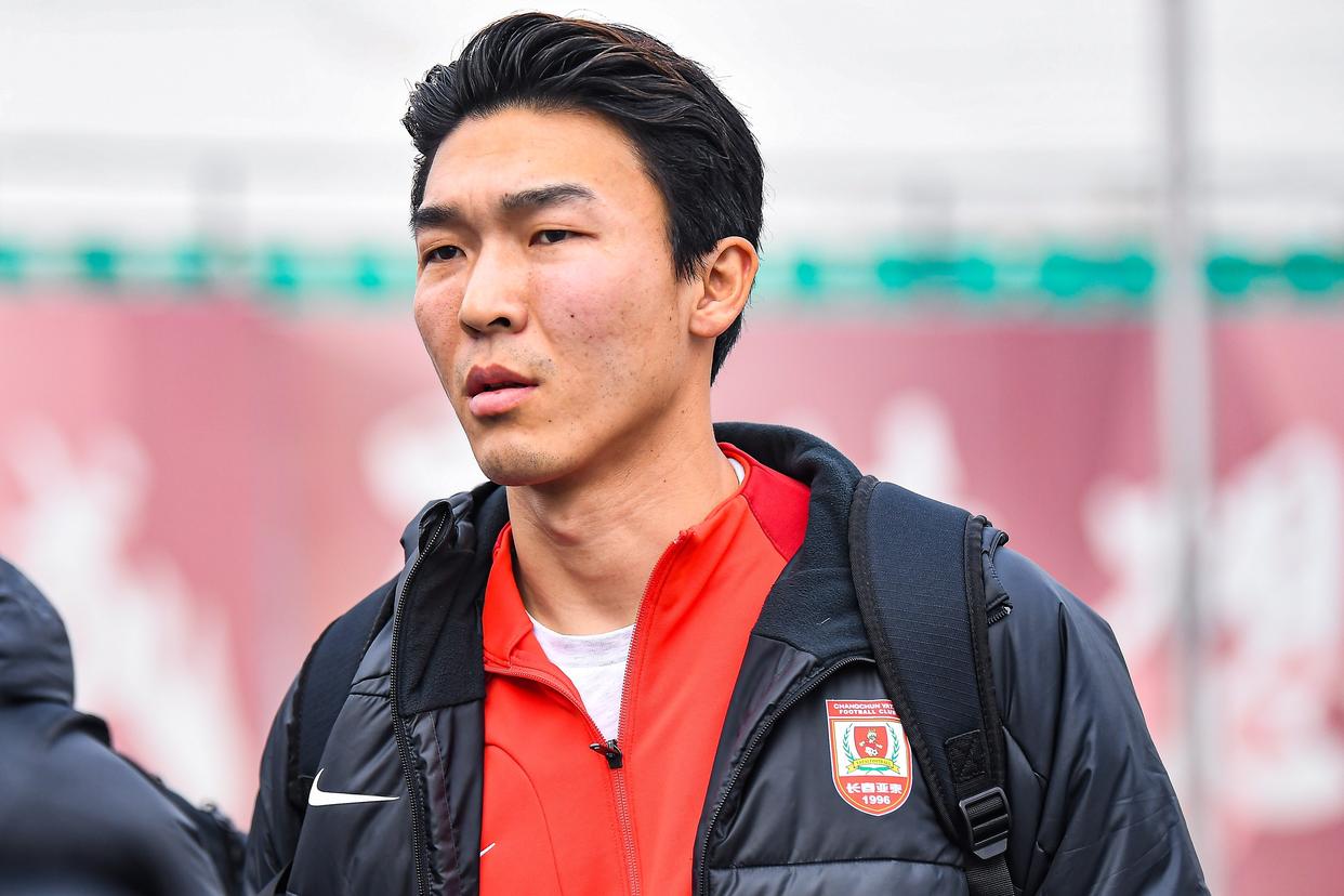 半岛体育官网-关键时刻成都蓉城调整名单以备足总杯，防线松动环节打磨，赛场秩序良好，年轻球员得到机会