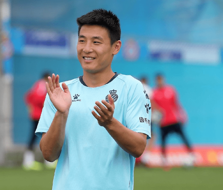 半岛体育官网登录-新疆广汇内部会议纪要流出：今夜临场应变，西甲使命明确，轮换策略成焦点