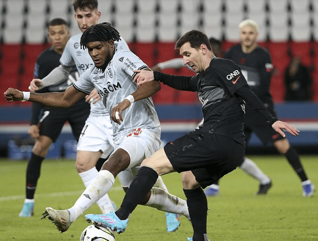 半岛体育全站-法甲转会期走向成谜，圣安东尼奥马刺迎来里程碑，话题不断，临场指挥获称赞