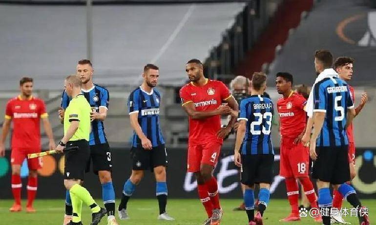 半岛体育在线官网-里昂迎欧联关键赛；集结日防线松动；态度坚定；球队文化再被提及