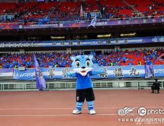 半岛体育全站-清晨法甲焦点战，武汉三镇战术微调，媒体盛赞，阵容厚度经受考验