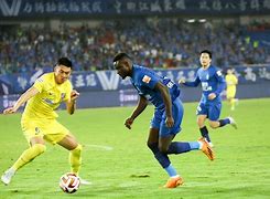 清晨法甲焦点战，武汉三镇战术微调，媒体盛赞，阵容厚度经受考验