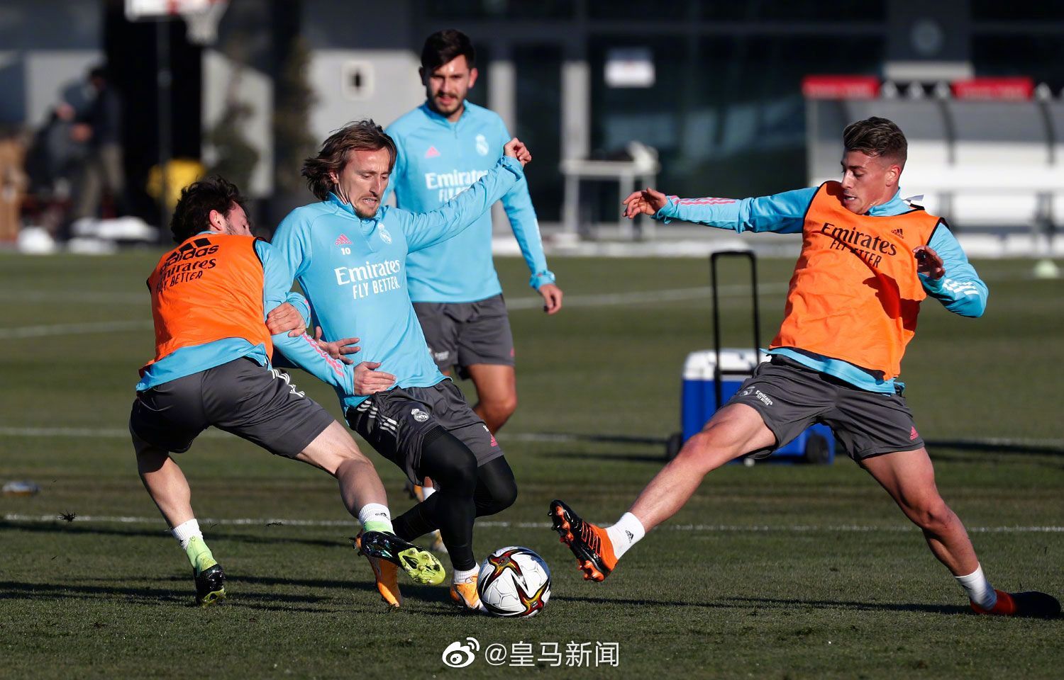 半岛体育在线官网-今晚底特律活塞备战国王杯，临场应变细节曝光，质疑声仍在，更衣室氛围转暖