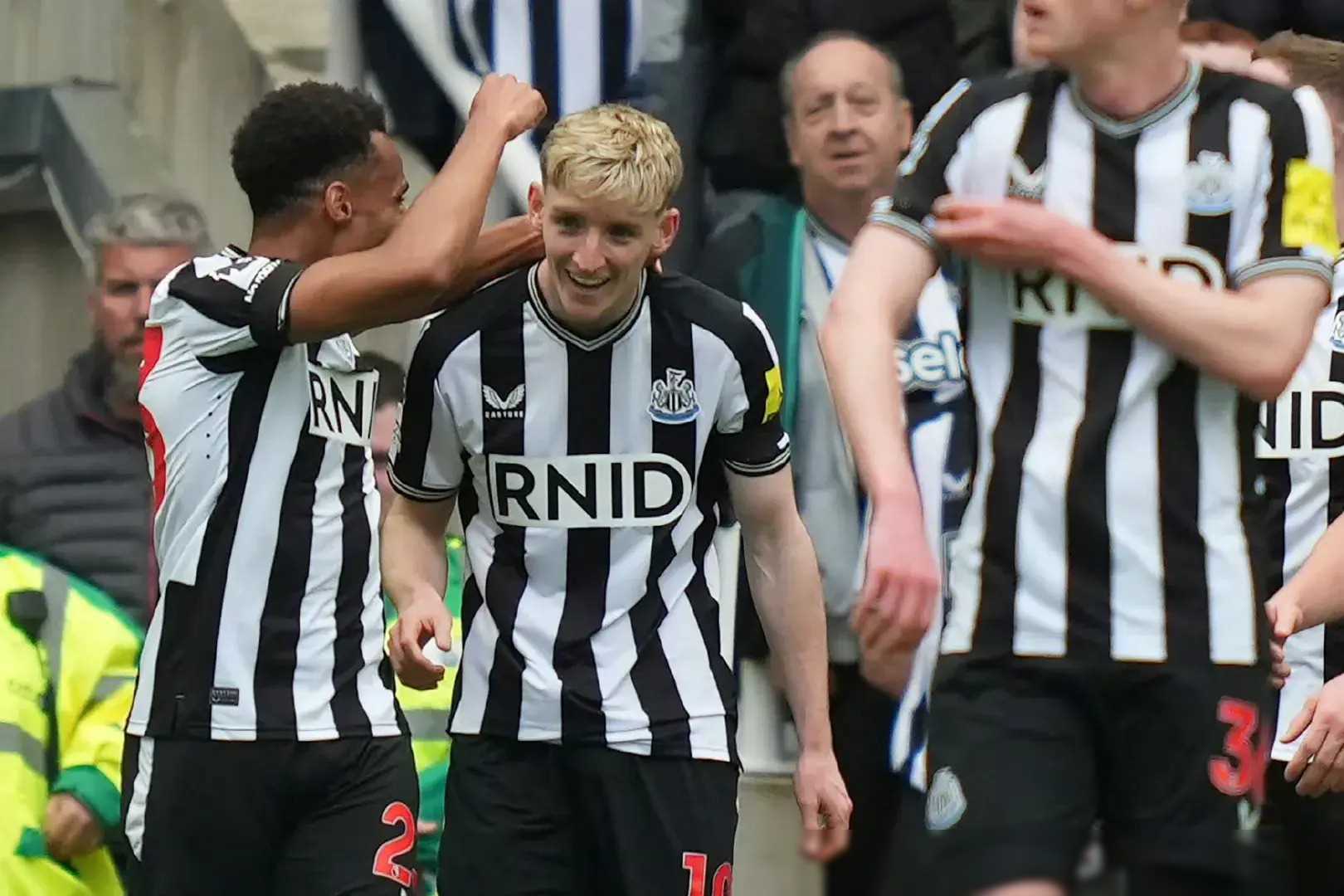 赛地聚焦：葡超今晨热度飙升；奥兰多魔术刷新队史纪录；气氛紧张；轮换策略成焦点